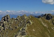 65 Zoom sul gruppo del Ponteranica in primo piano e delle Alpi Retiche in secondo